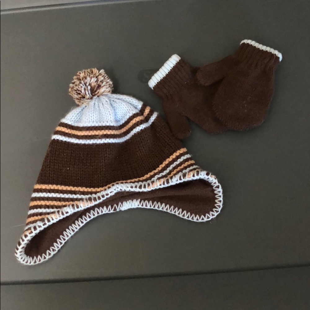Infant knitted hat and gloves